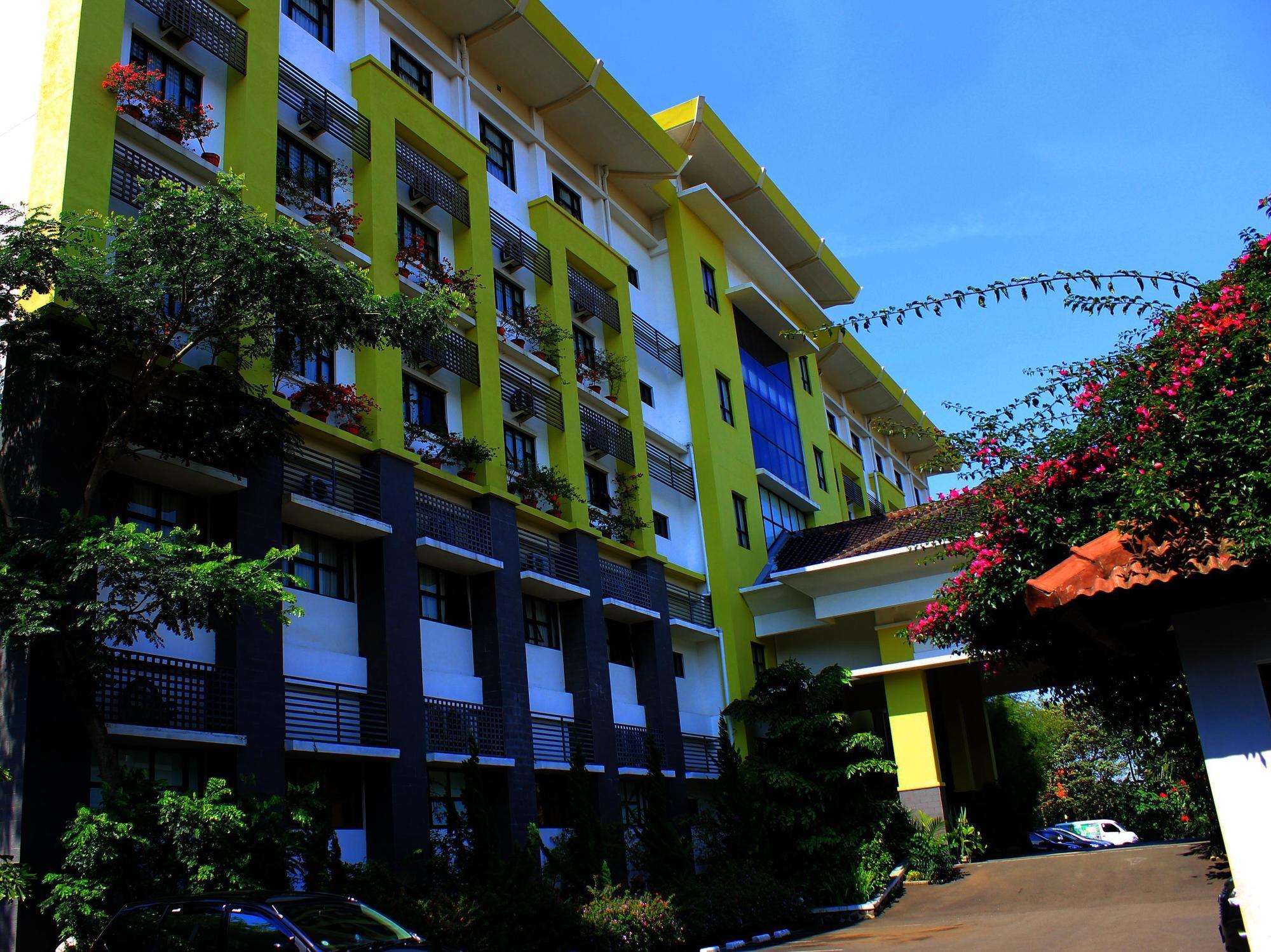 Capital O 1010 Isola Resort บันดุง ภายนอก รูปภาพ